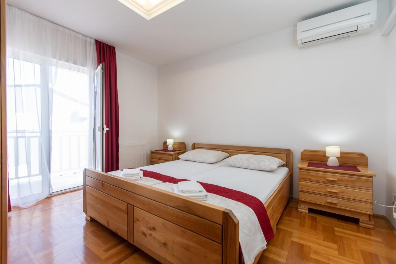 Deluxe Double Room with Side Sea View