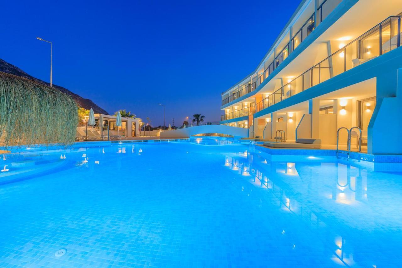 ANNEX SWIM UP ROOM