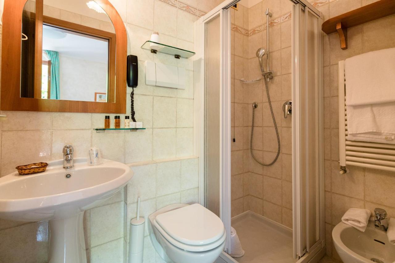 Double Room with Partial Lake View