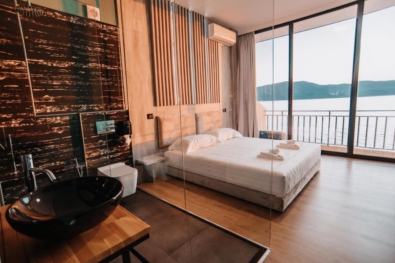 Habitación Doble Deluxe con balcón y vistas al mar