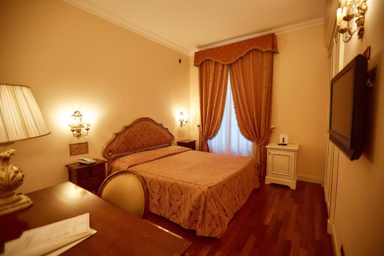 Double or Twin Room,1272540925:JPEG