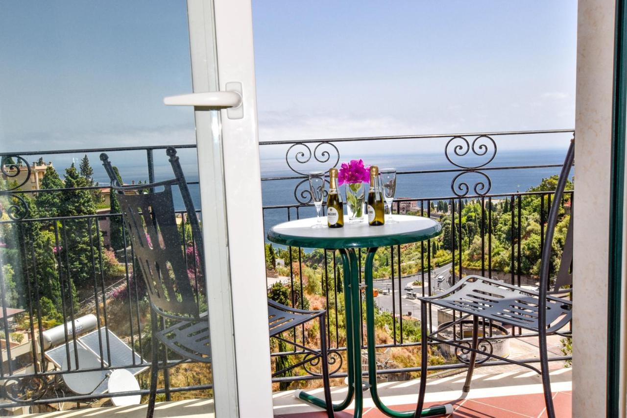 Tweepersoonskamer met 1 of 2 Bedden en Balkon - Uitzicht op Zee