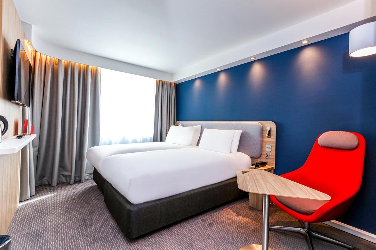 Standard Twin Room with Free Hot Breakfast
