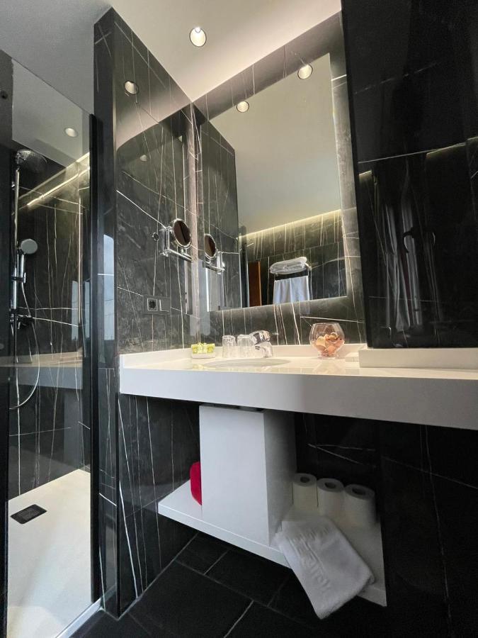 Double or Twin Room with Sea View
