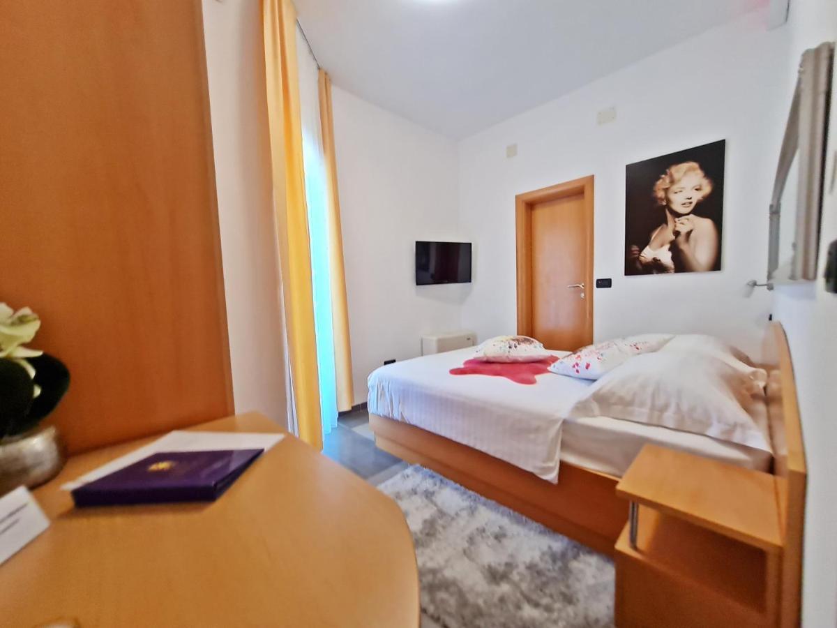 Economy Double Room with Balcony and Garden View