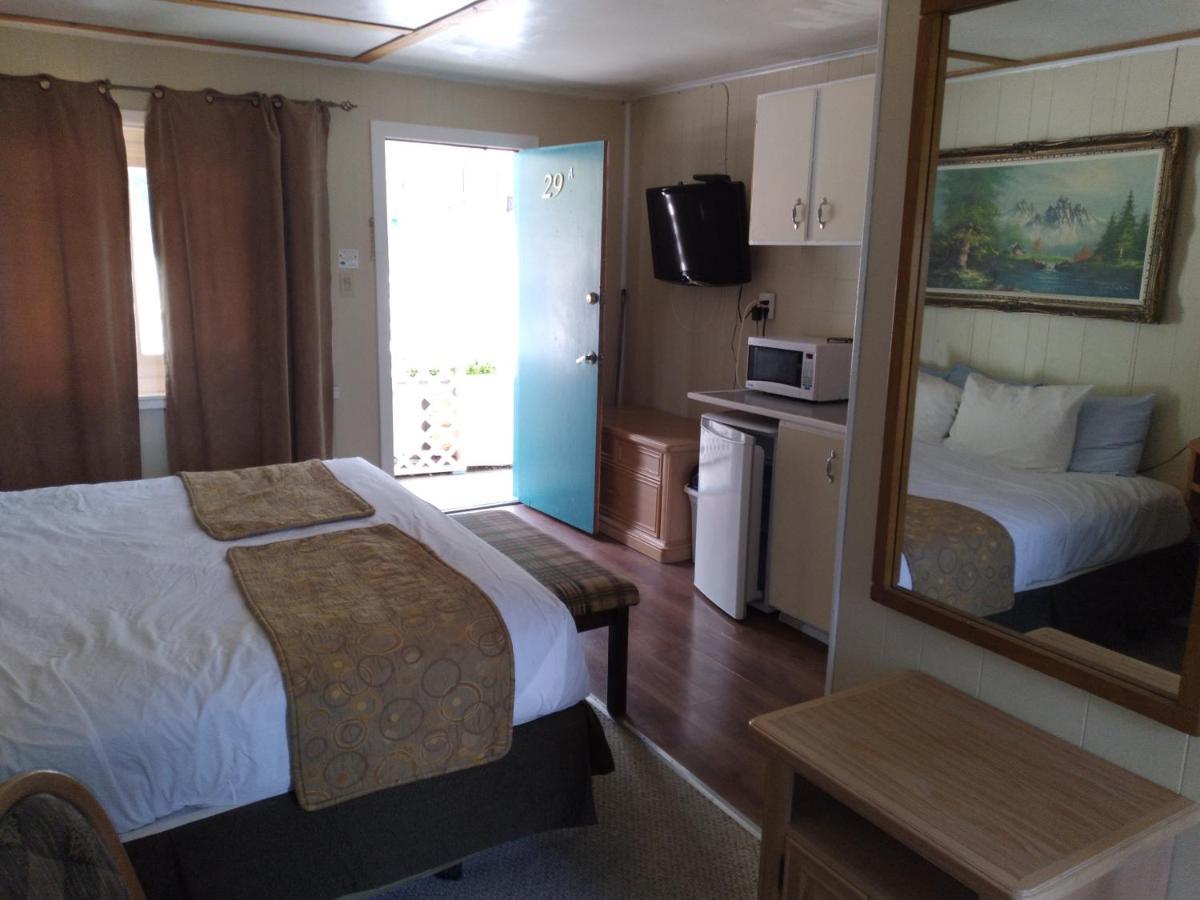 Deluxe King Studio (Not Pet-Friendly)