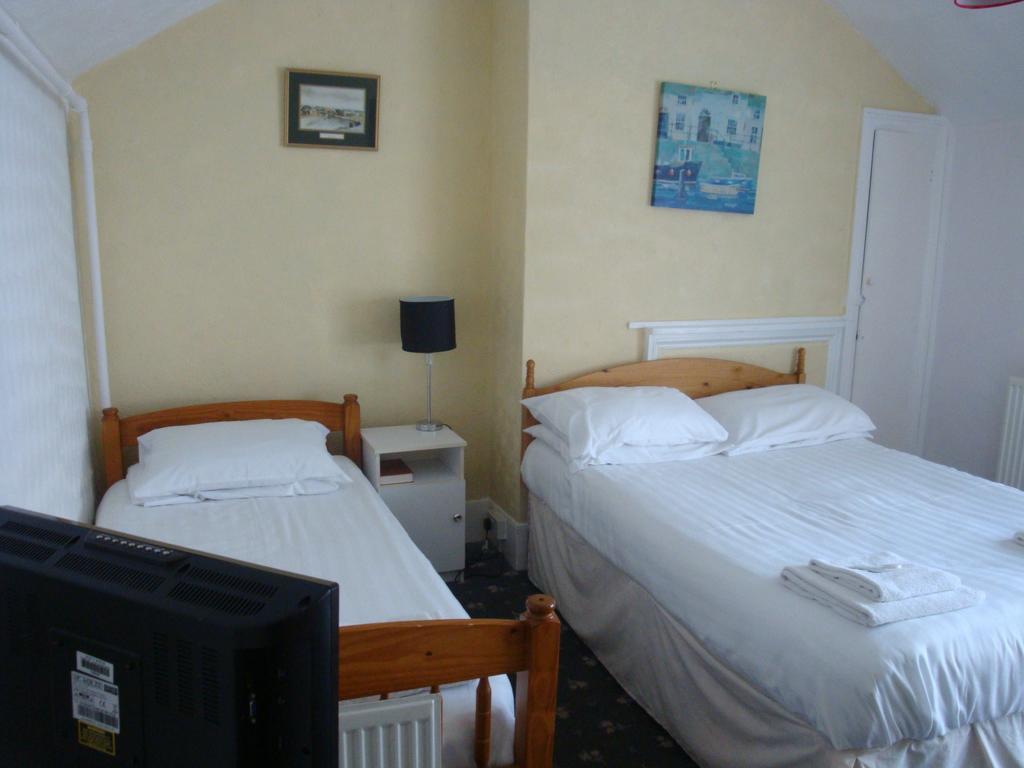 Family Room,1588062594:JPEG