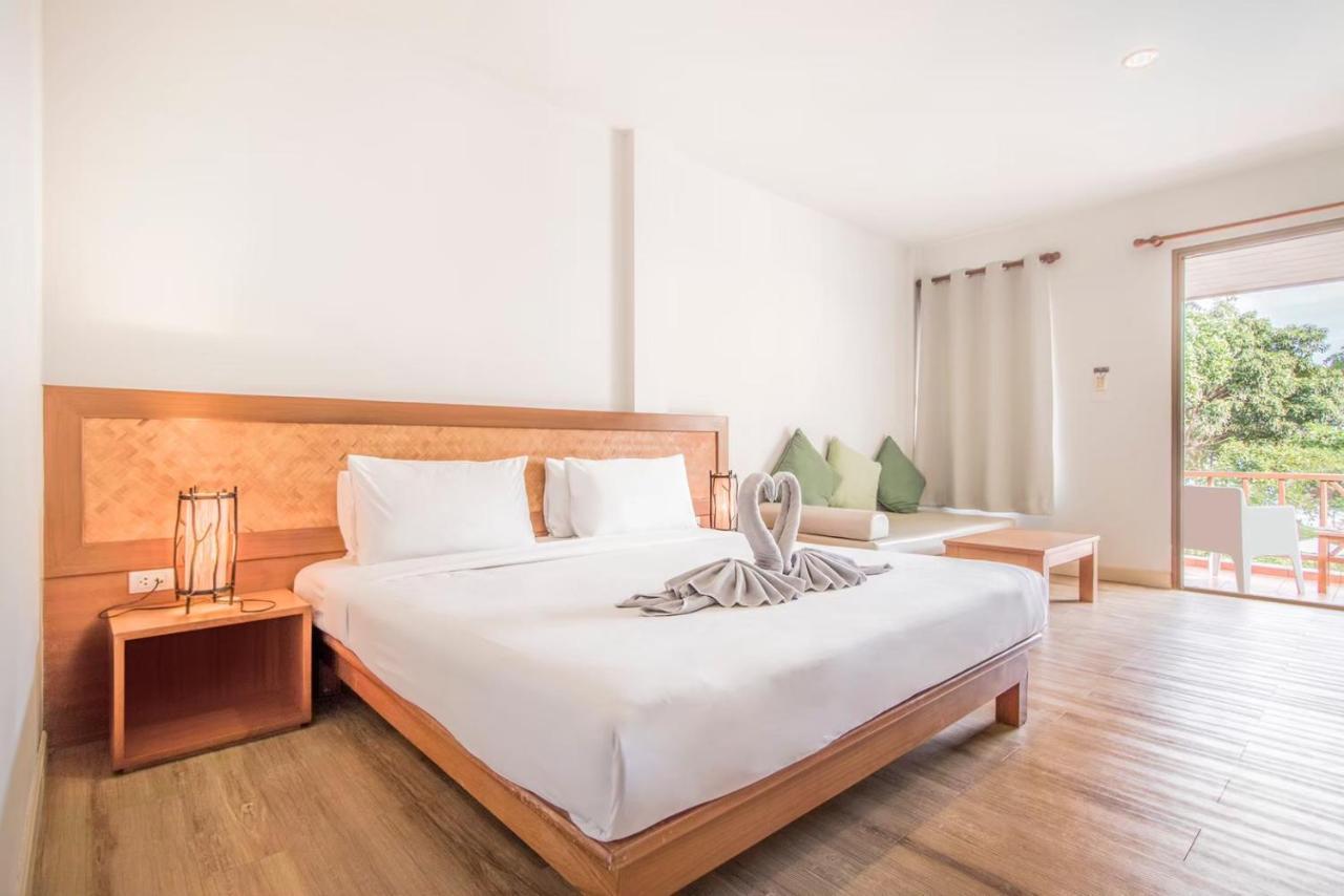 Deluxe Kamer met Uitzicht op het Zwembad