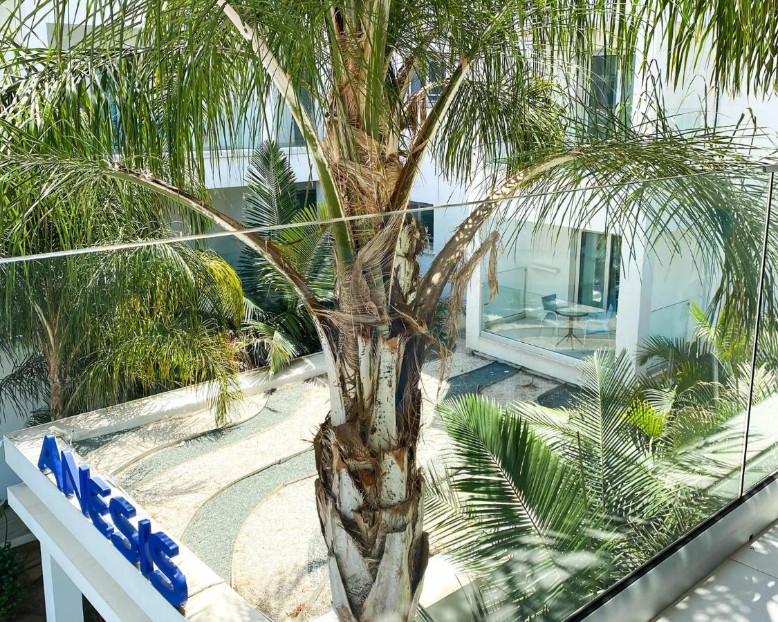 Habitación Familiar con balcón y vistas a la piscina