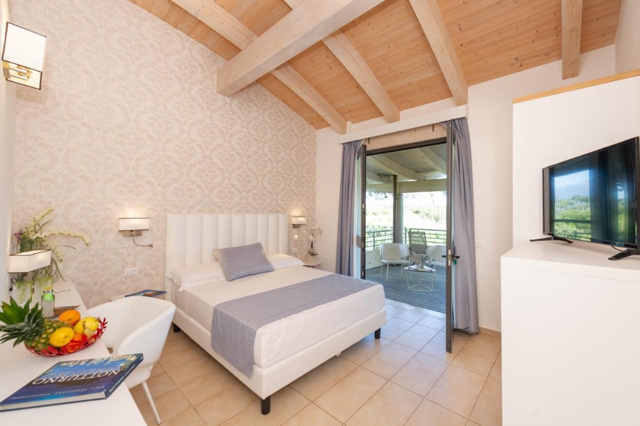 Kamer met Kingsize Bed en Uitzicht op de Bergen