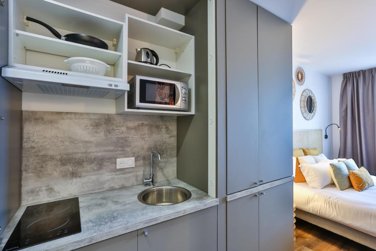 Chambre Lits Jumeaux Côté Cour et Parking sans Balcon - Coin Cuisine en Option