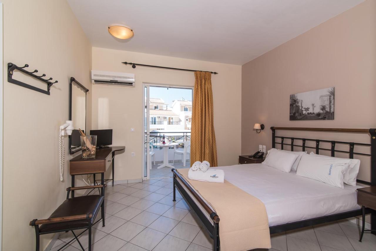 Habitación Doble Estándar con vistas a la piscina