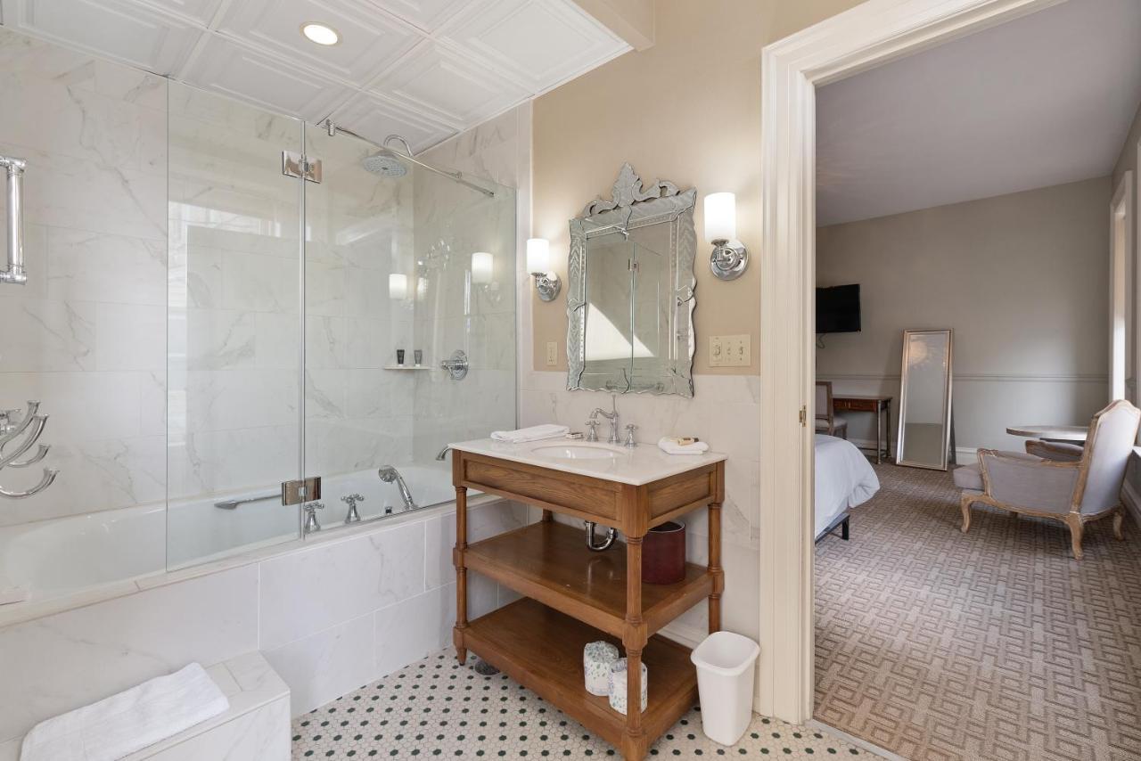 Superior King Suite