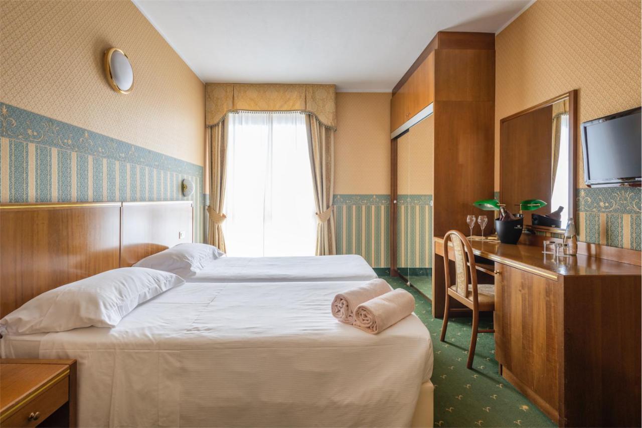 Klassieke Kamer met uitzicht op het zwembad