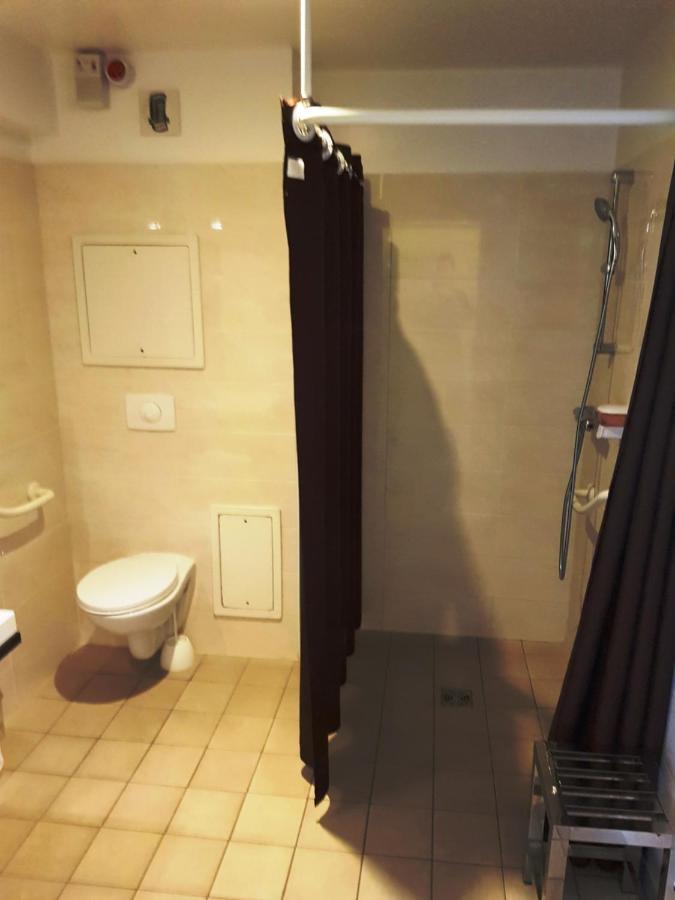 Habitación Doble con ducha - Acceso para personas de movilidad reducida - 2 camas