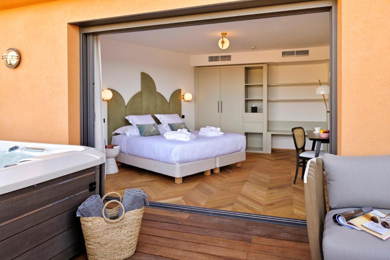 Suite with Hot Tub on Terrace - Free Spa Access