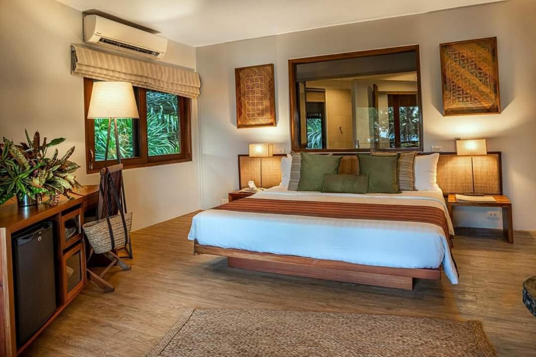 Deluxe King Room Ocean View