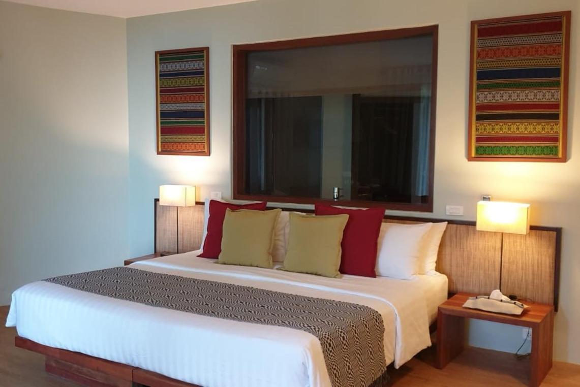 Deluxe King Room Ocean View