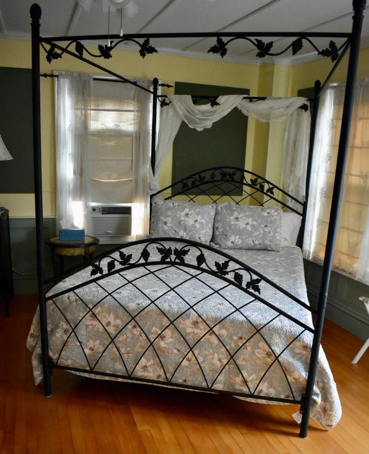 Queen Room with Shared Bathroom