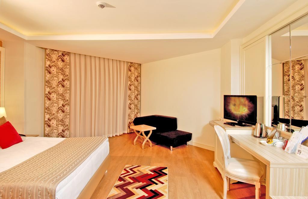 Standard Double or Twin Room Land View
