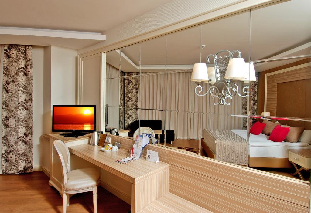 Standard Double or Twin Room Land View