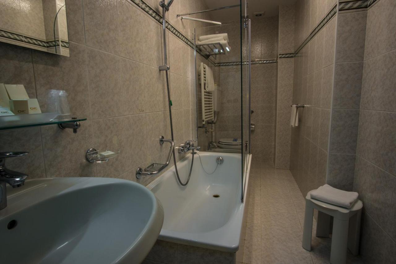 Family Room,1141463842:JPEG