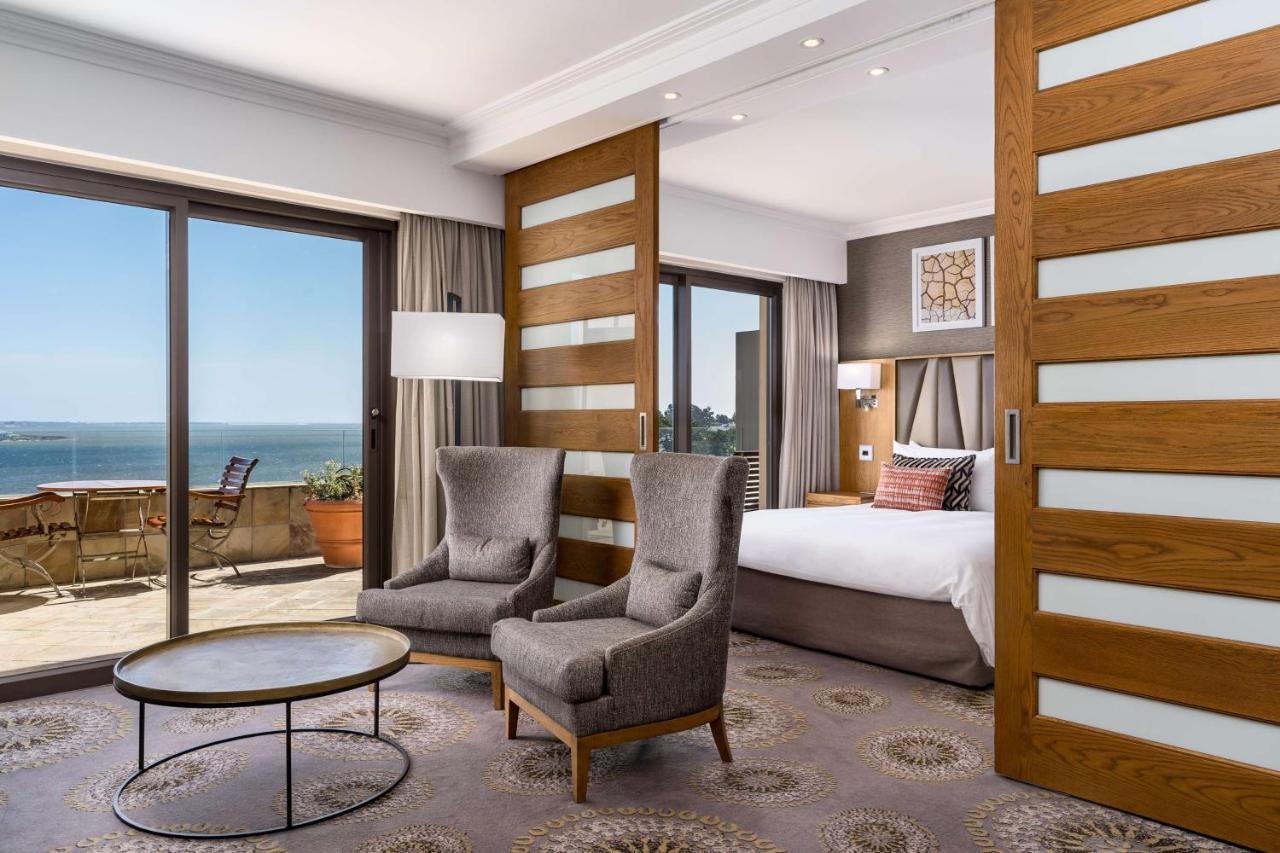 Premium Deluxe King Suite with Lagoon View