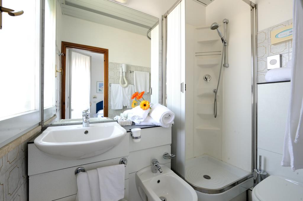 Vierbettzimmer mit Meerblick