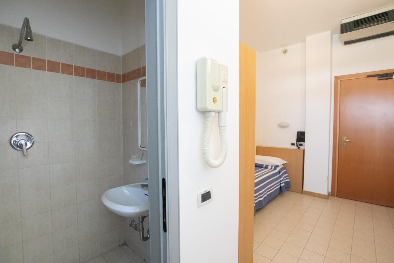 Economy Single Room No Box Doccia,1141722157:JPEG