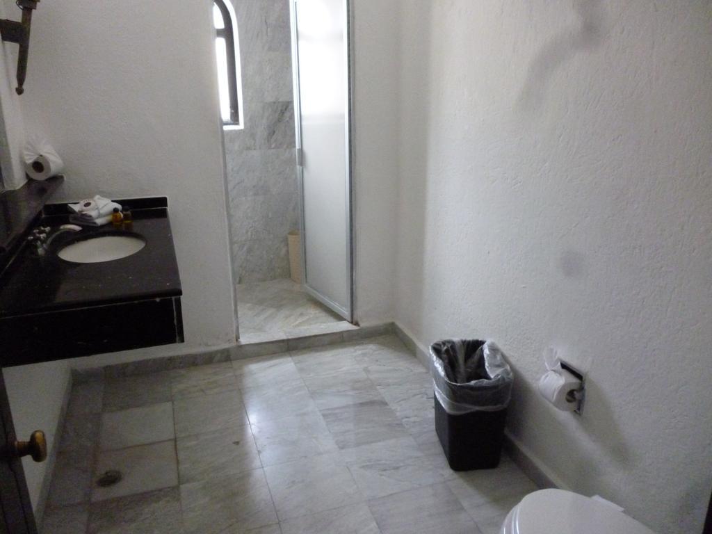 Habitación con cama extragrande.