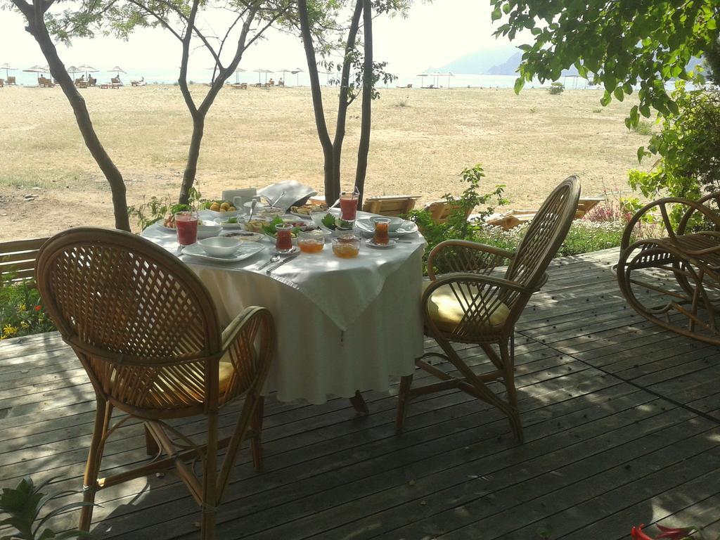 Bungalow - Water Front (2 Adults)