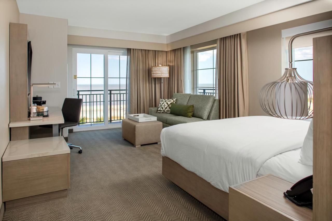 Beachfront, One King Bed with Balcony