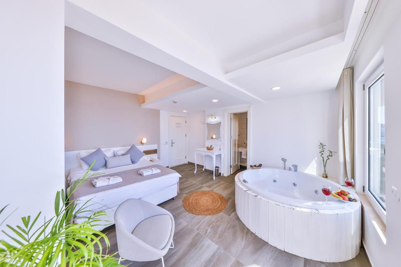 Superior Suite mit Meerblick und Whirlpool-Badewanne