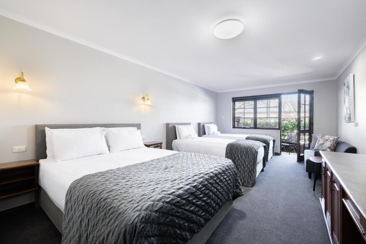 Pet Friendly - Deluxe Queen and Two King Singles with Courtyard