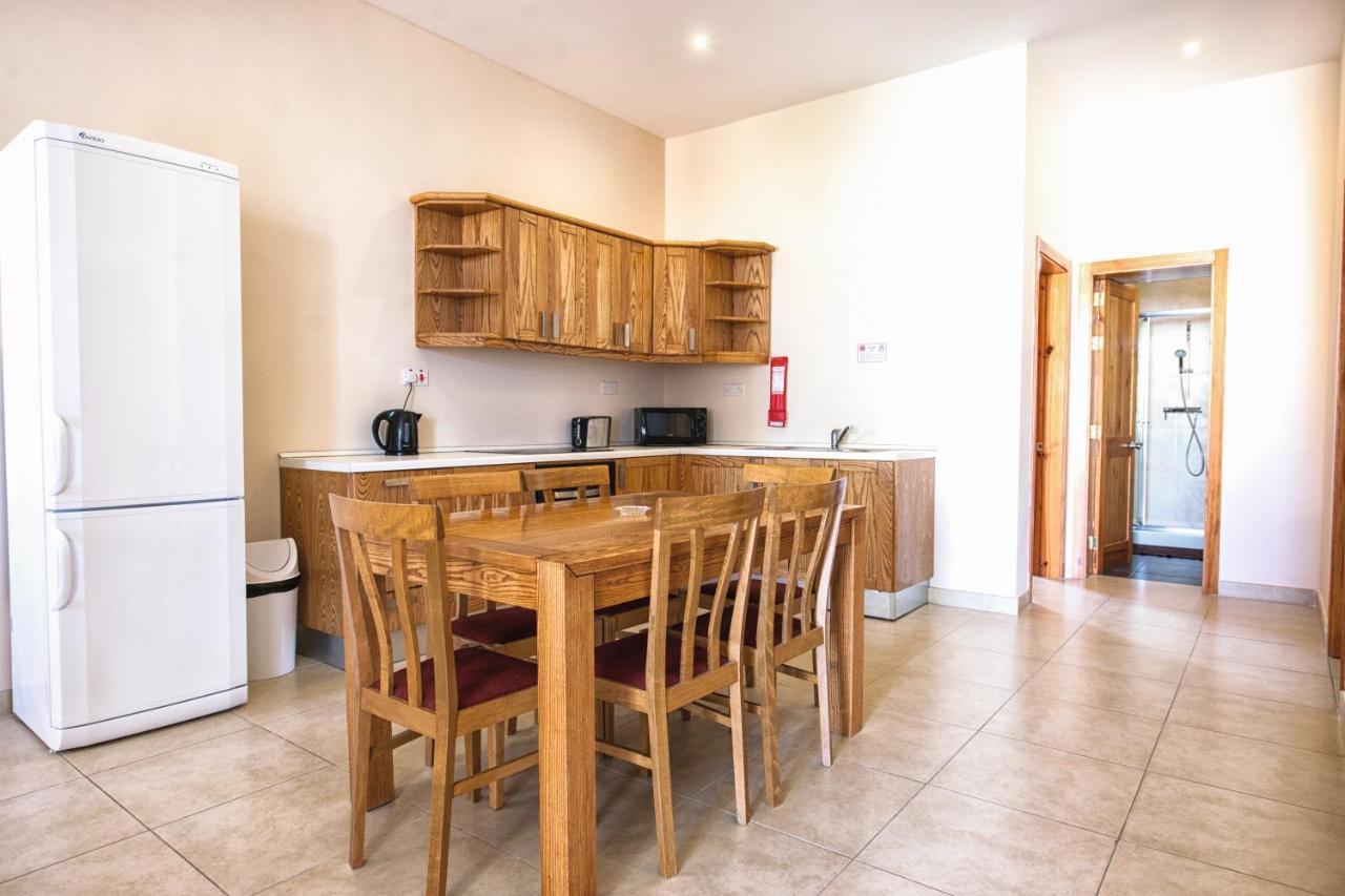 Habitación doble con 2 camas en un apartamento compartido Comfort con baño común