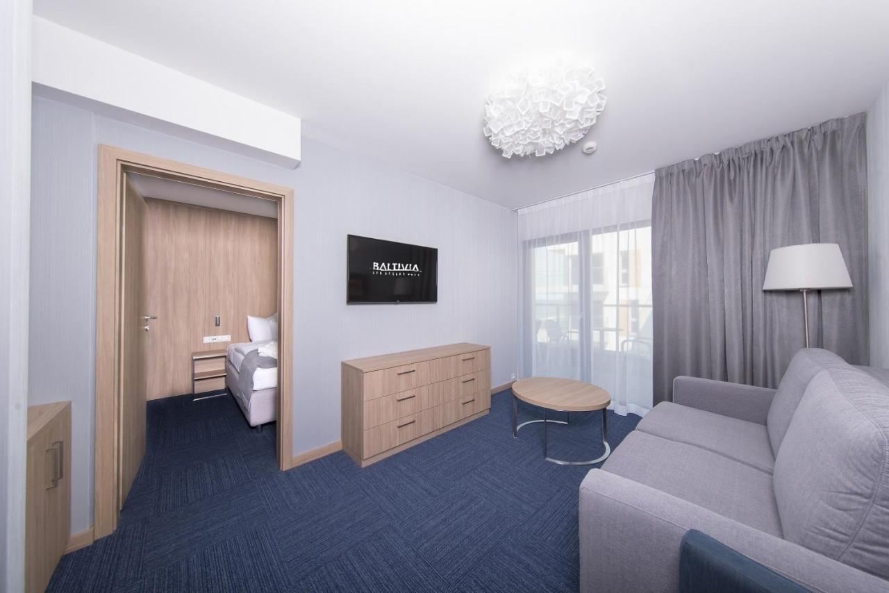 One-Bedroom Suite Side Sea View
