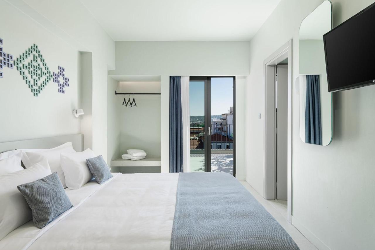 Habitación Doble Superior situada en la planta superior y con vistas a la ciudad