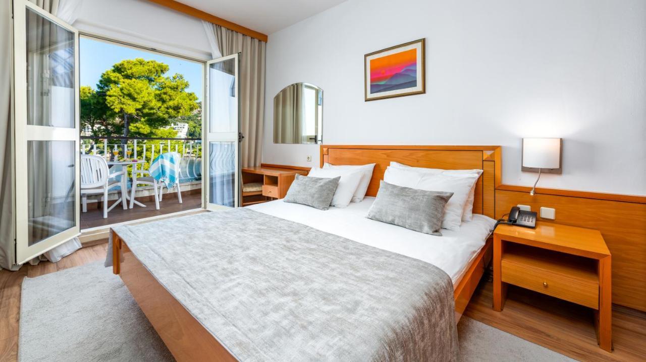 Oferta limitada - Habitación Doble con balcón y vistas al mar - 1 o 2 camas - Incluye media pensión