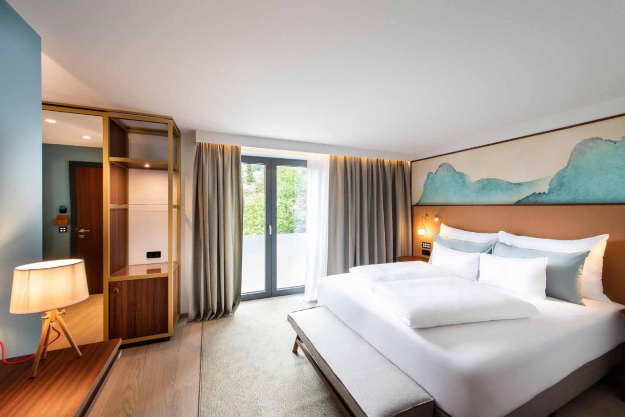 Large Deluxe Double Room with Balcony and Lake View