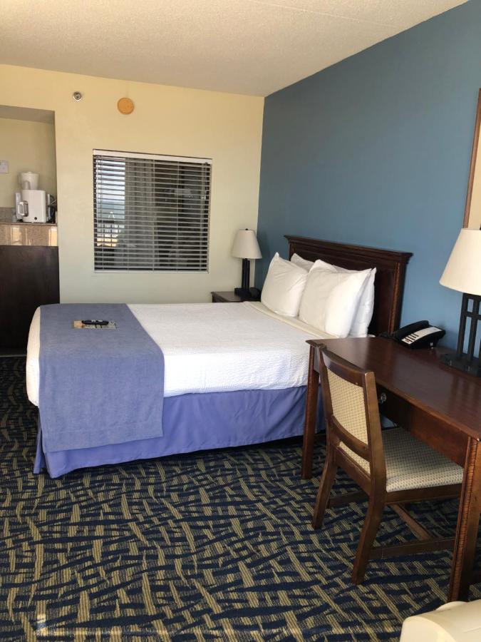 Queen Room with Spa Bath - Oceanfront - Private Balcony