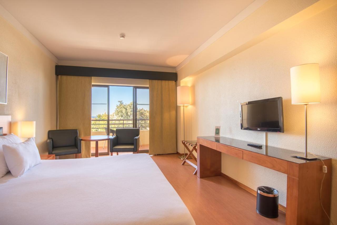 Twin Room Pool View Extra Bed