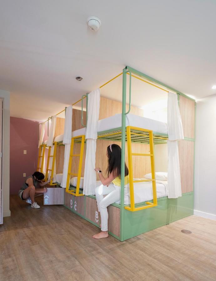 Cama en habitación compartida de 8 camas