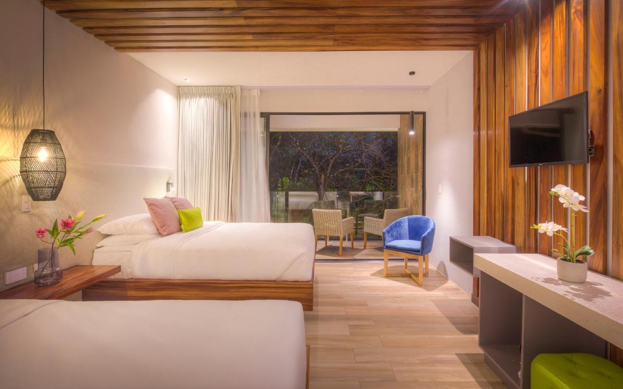 2 Queen Room with Balcony / Dosel