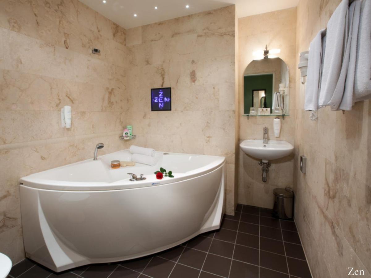 ZEN Double or Twin Room Spa Bath