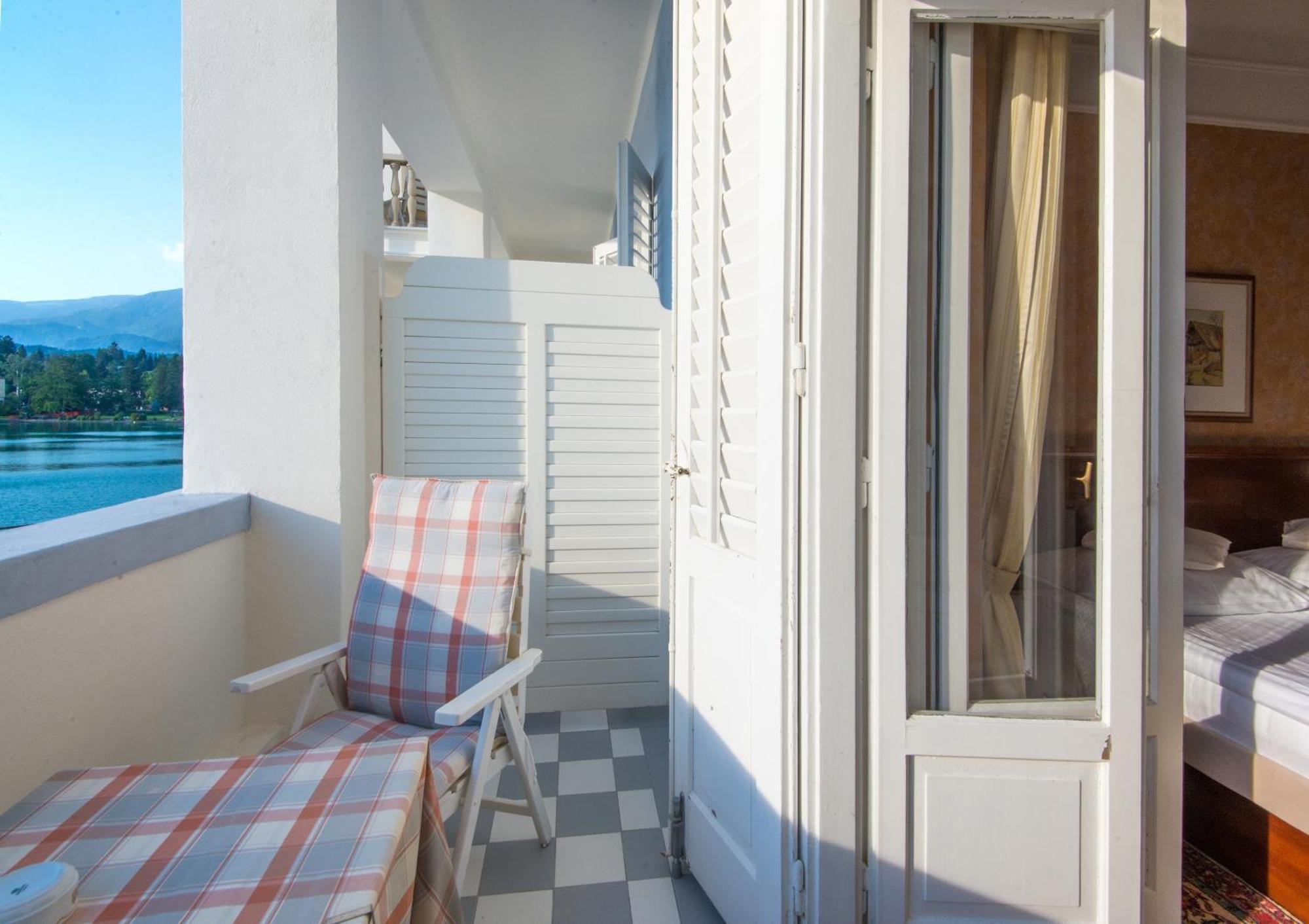 Chambre Double avec Balcon – Vue sur Lac
