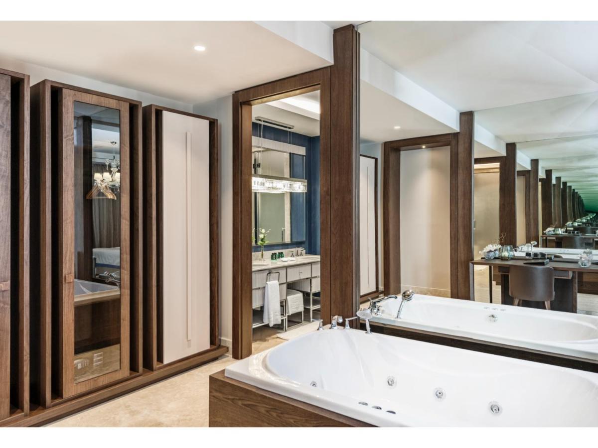 Suite mit Kingsize-Bett und Meerblick