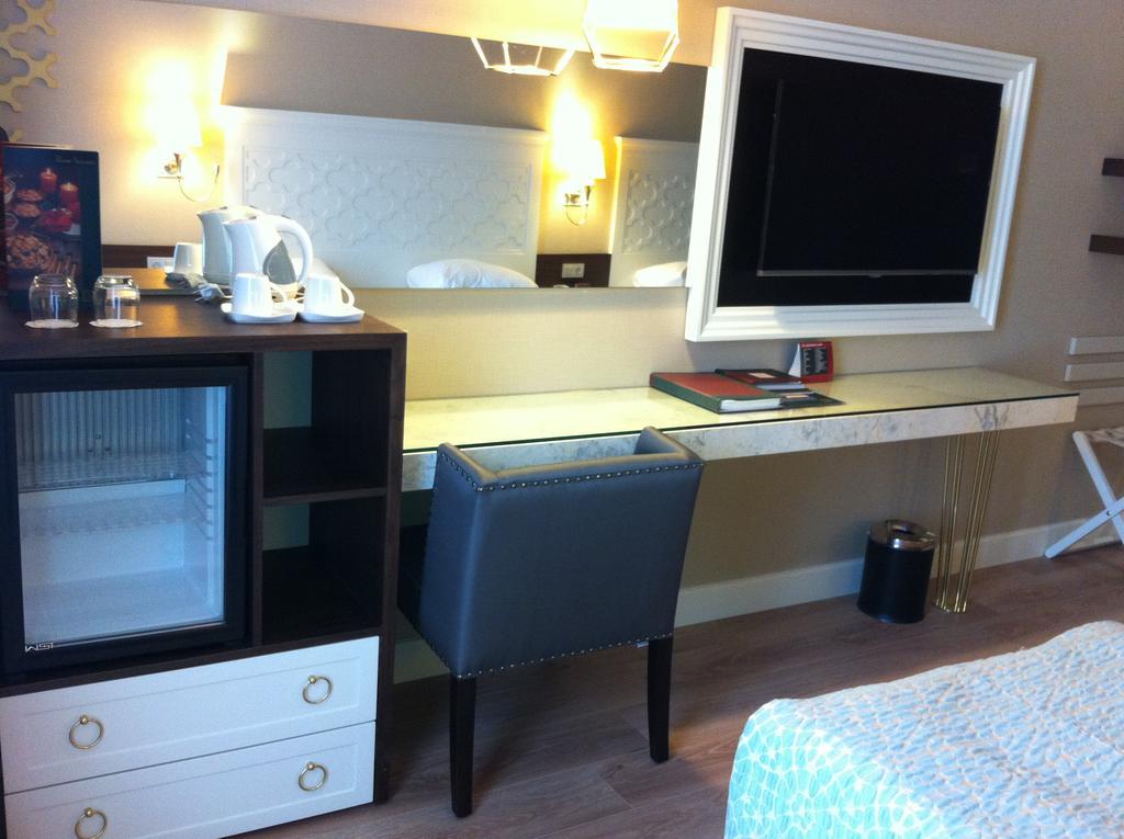 Standard Triple Room with City View