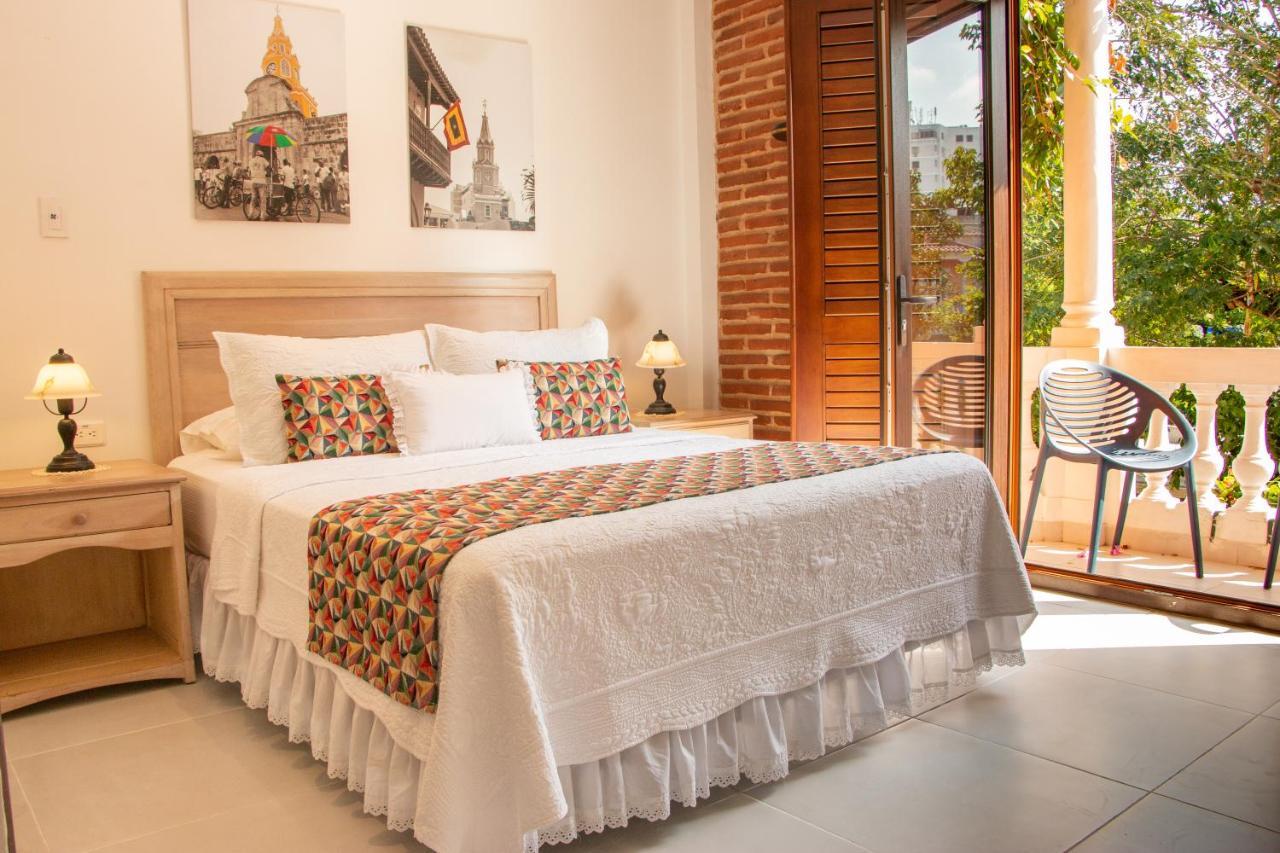 Habitación Superior con cama grande y balcón