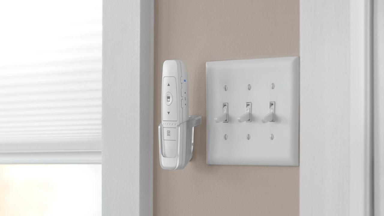 Standard Queen Room with Communications Accessible Roll-In Shower