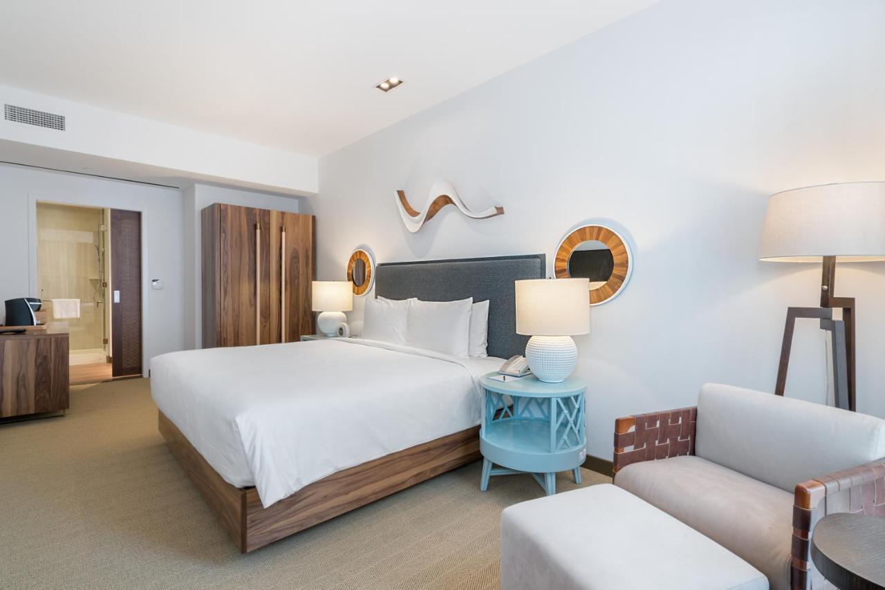 Habitación con cama extragrande y ducha adaptada - Adaptada para personas de movilidad reducida